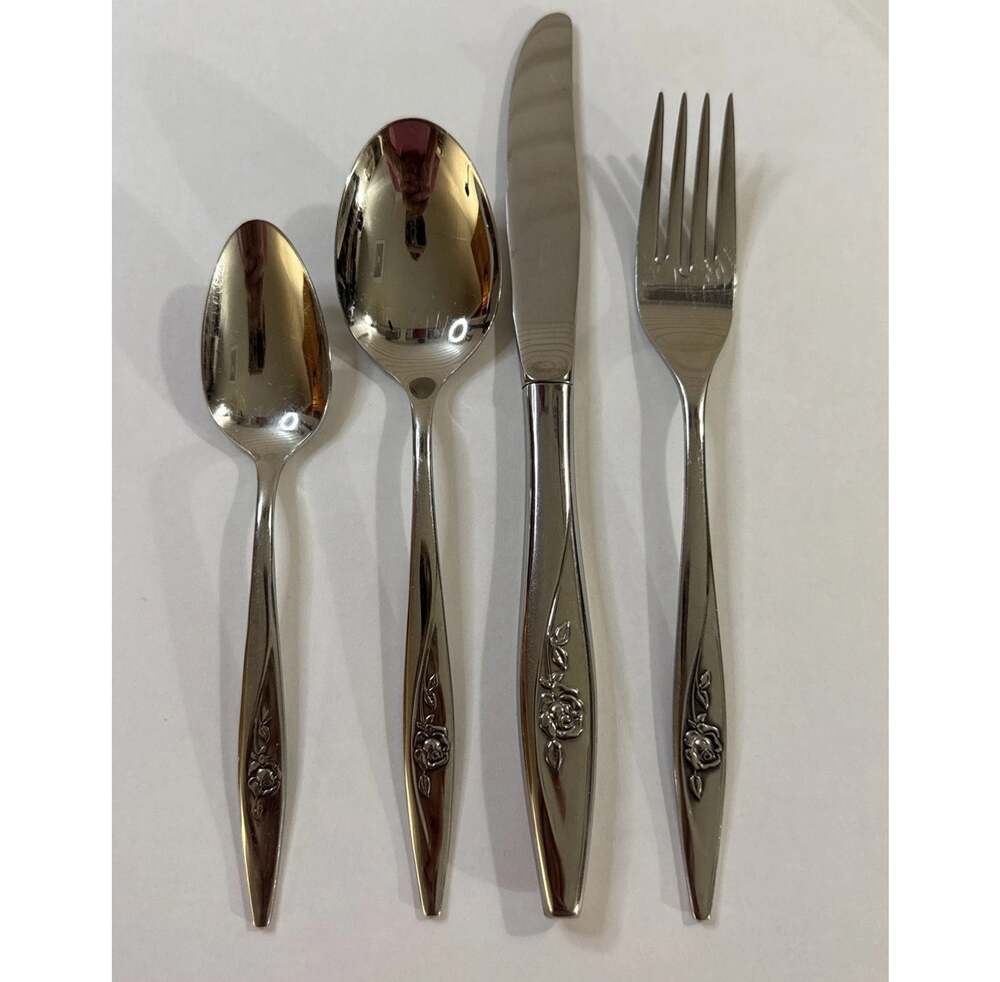 Service For 8 (32 Pieces) - OneidaCraft Deluxe Stainless Lasting Rose Flatware